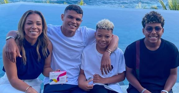 Isabele da Silva with her husband Thiago Silva and children.